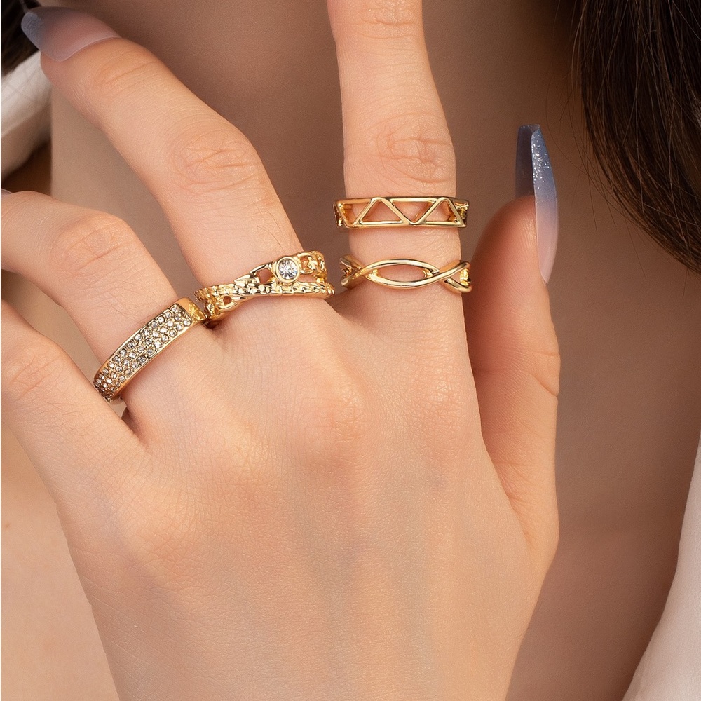 Gold rhinestone ring set